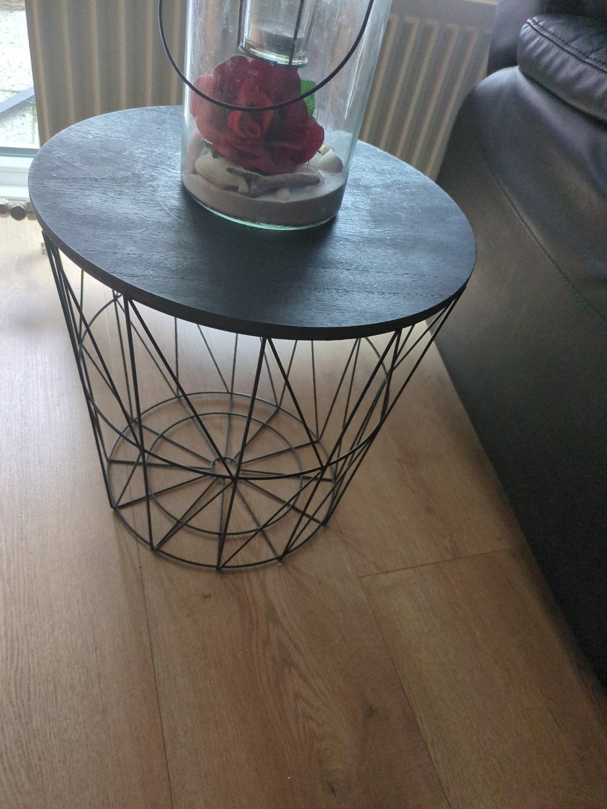 Zwart metalen bijzettafel met houten blad, Minder dan 45 cm, Minder dan 55 cm, Gebruikt, Metaal of Aluminium
