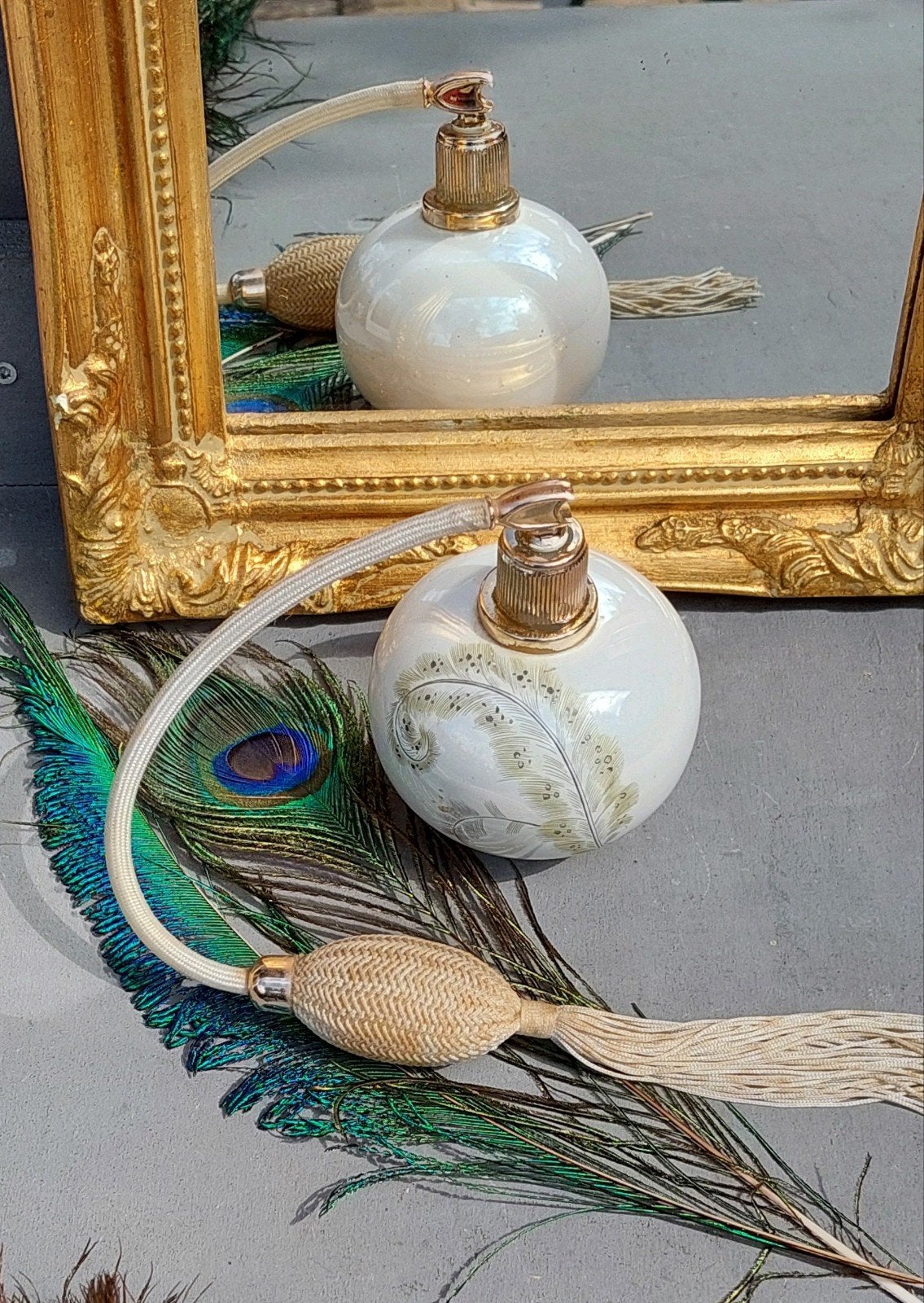 Vintage Porseleinen Parfumverstuiver met Kwast, Verzamelen, Parfumverzamelingen, Ophalen of Verzenden, Zo goed als nieuw, Parfumfles