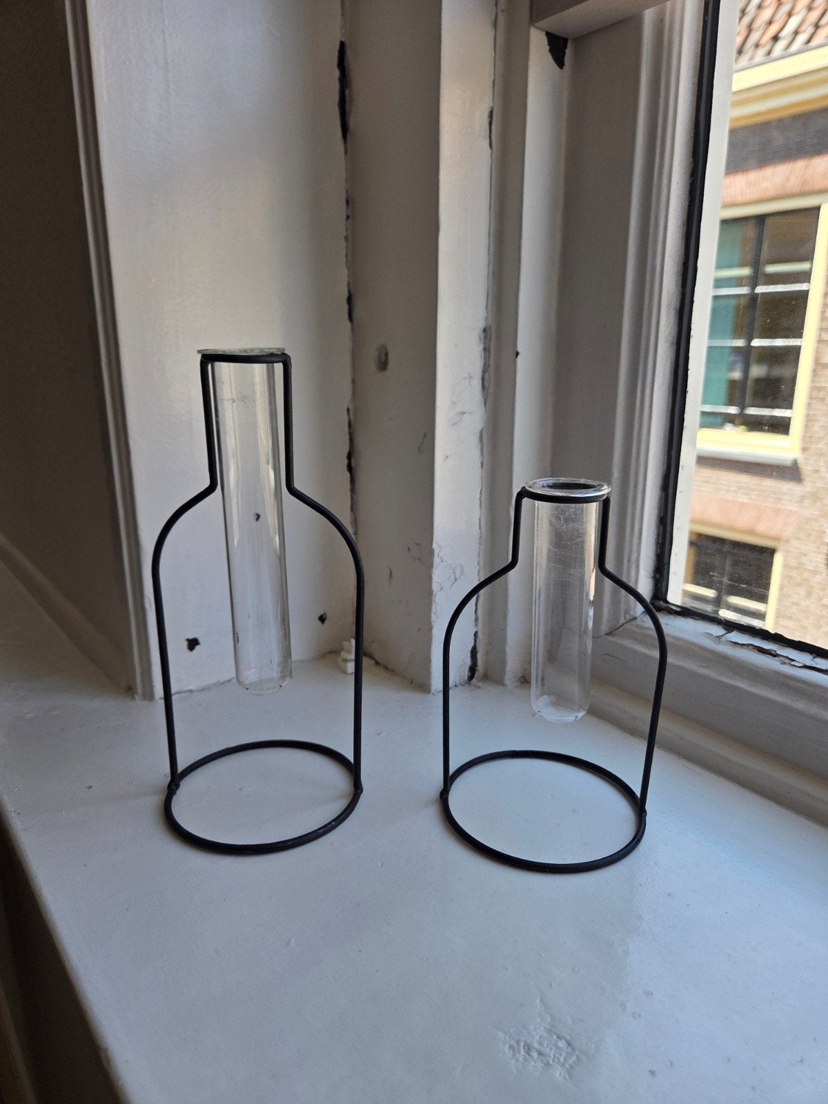 Set van 2 minimalistische vazen met metalen houder, Ophalen, Zwart, Geschikt voor droogbloemen, Glas