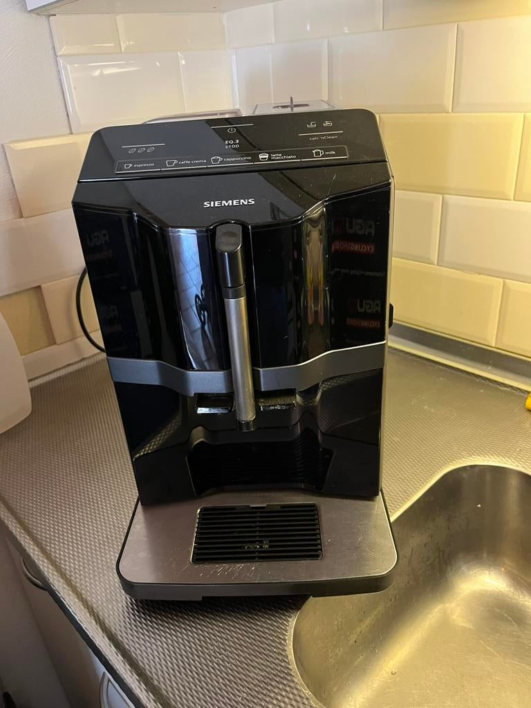 Siemens EQ3 S 100 koffiemachine espressomachine, Witgoed en Apparatuur, Koffiezetapparaten, Ophalen, Zo goed als nieuw, Espresso apparaat