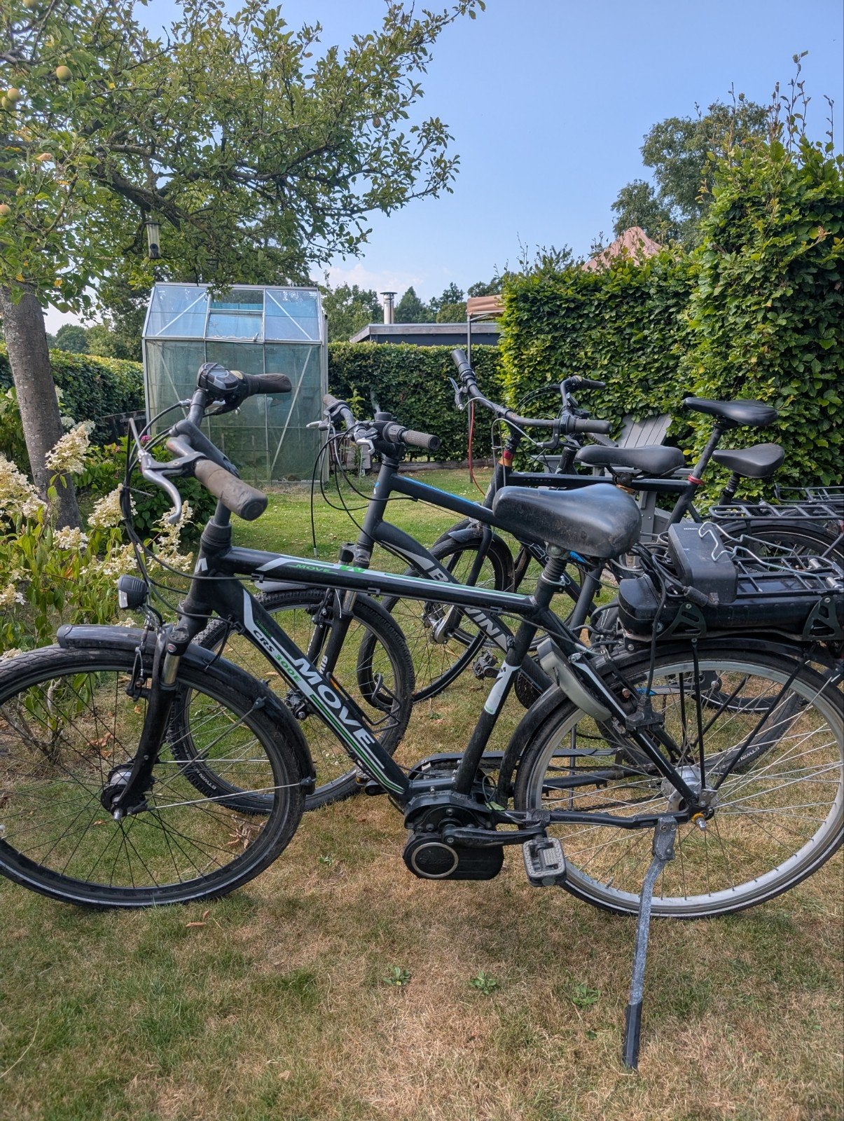 2 E-bikes, 1 Mountainbike en 1 Schoolfiets - Opknappers, Gebruikt, 51 tot 55 cm, 30 tot 50 km per accu, Ophalen
