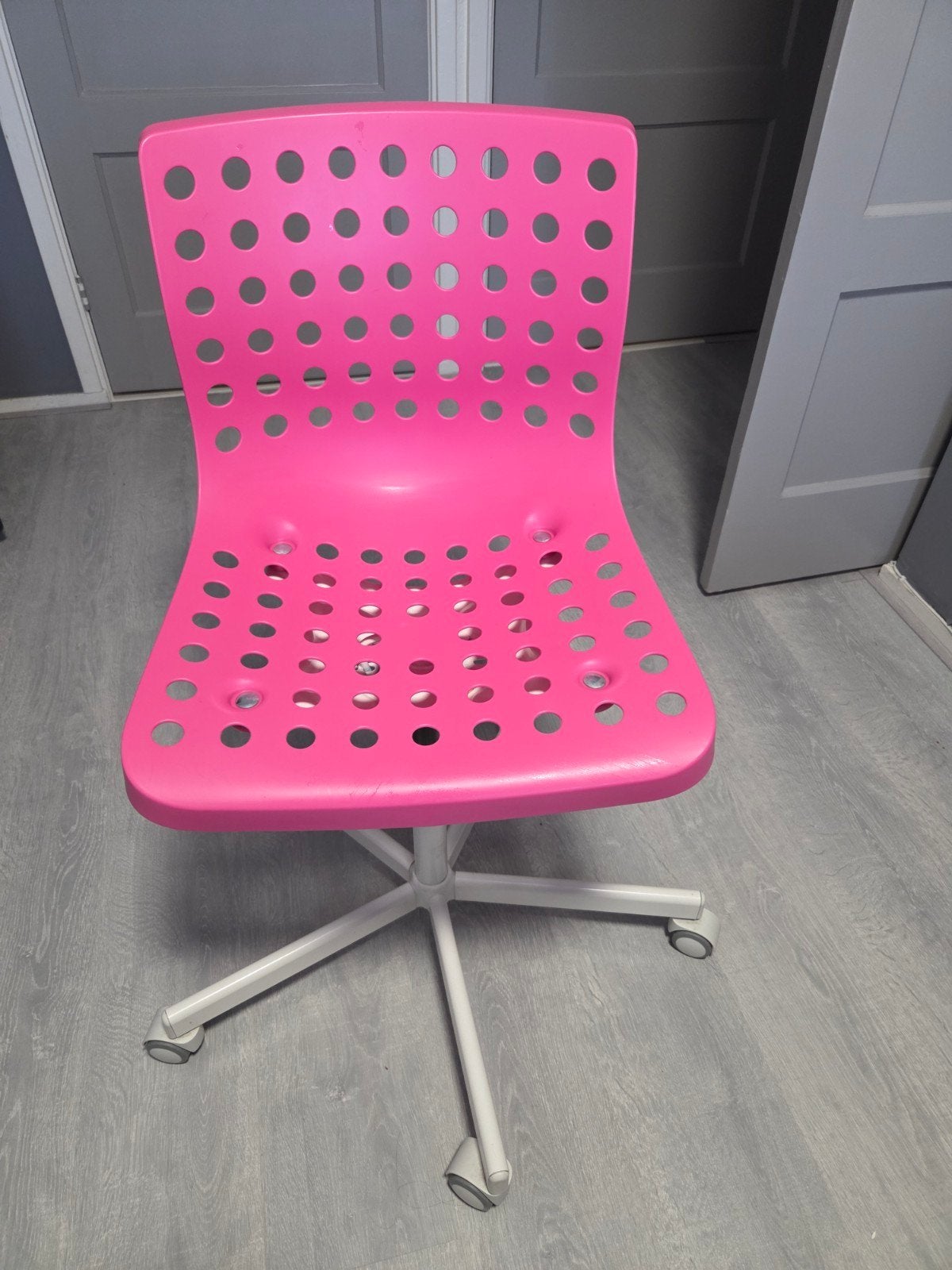 Roze bureaustoel, Huis en Inrichting, Bureaustoelen, Ophalen, Zo goed als nieuw, Roze, Bureaustoel