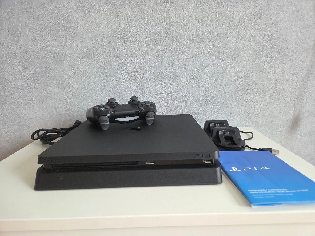 Playstation 4 + games, Spelcomputers en Games, Virtual Reality, Ophalen of Verzenden, Zo goed als nieuw, Eén computer