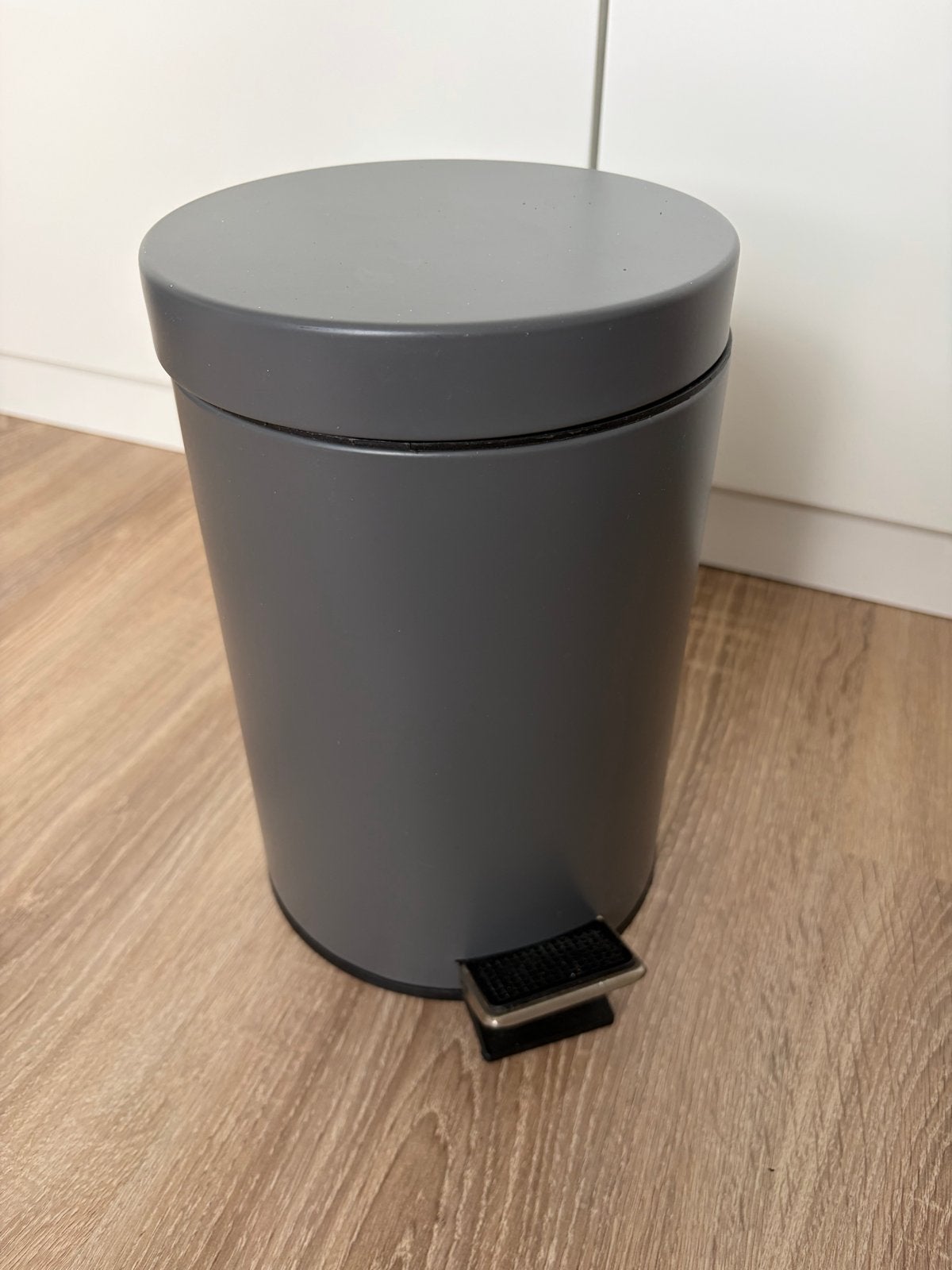 Ikea prullenbak grijs met pedaal, Gebruikt, Met pedaal, Ophalen of Verzenden, Minder dan 10 liter