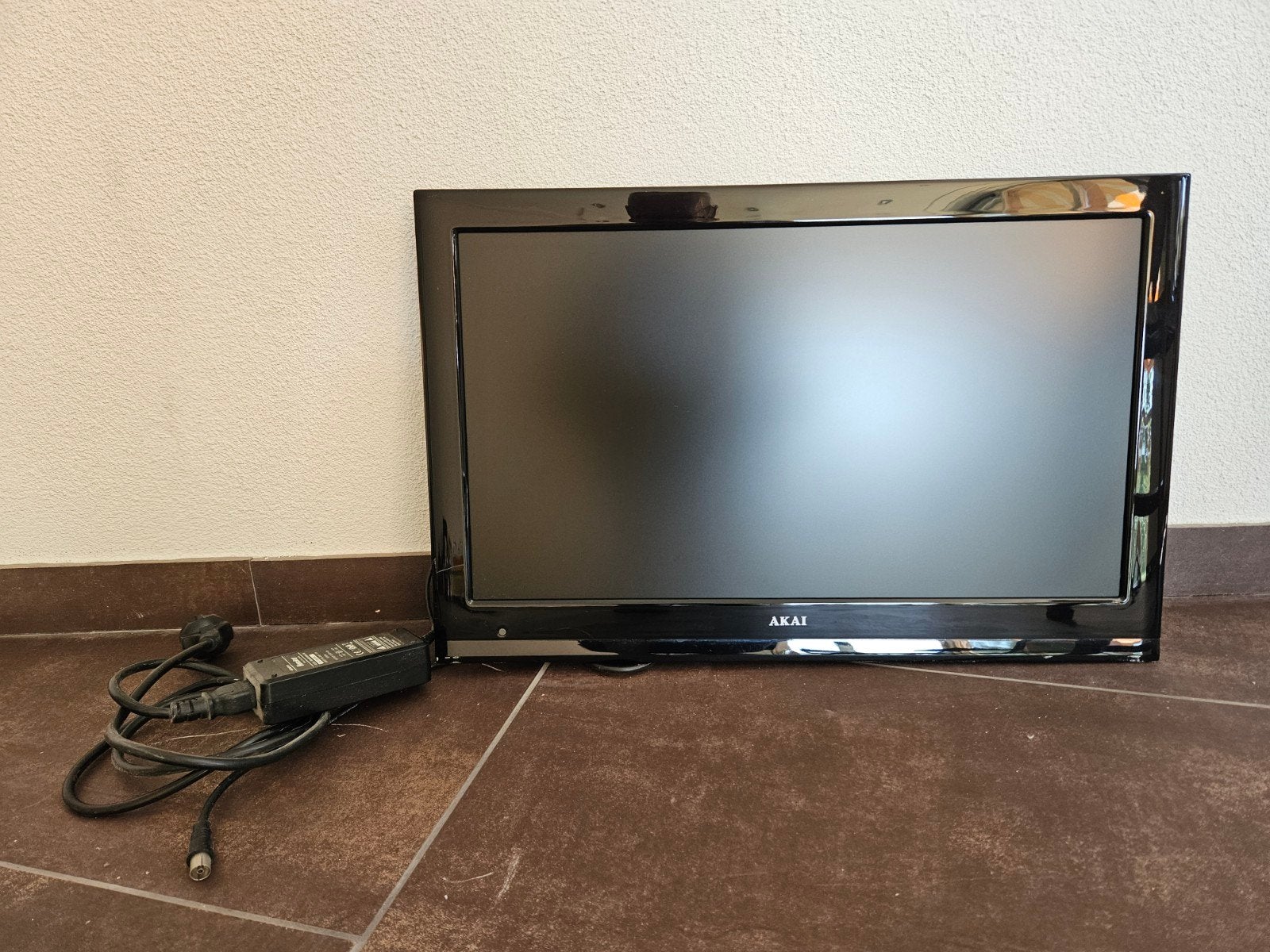 AKAI Led TV met ingebouwde dvd (ook 12 V), Ophalen, Gebruikt