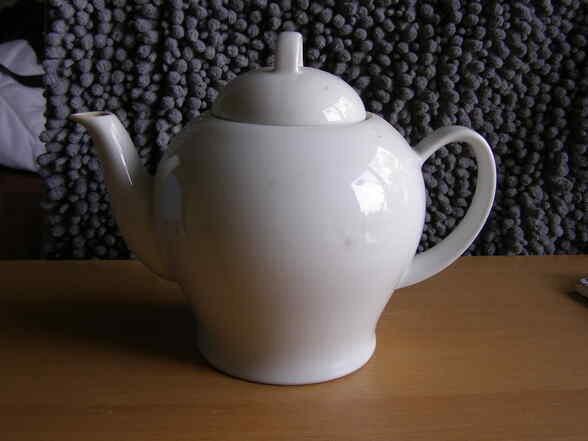 Witte Bavaria theepot, Huis en Inrichting, Keuken | Servies, Overige typen, Ophalen of Verzenden, Zo goed als nieuw, Overige stijlen