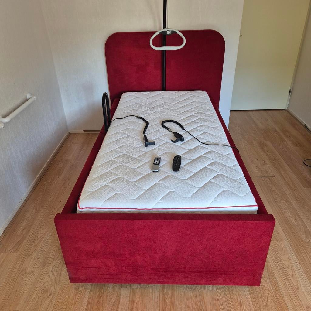 Elektrisch (zorg) bed met massage matras en bedhekken, Huis en Inrichting, Slaapkamer | Bedden, Ophalen, 90 cm, Eenpersoons, 200 cm
