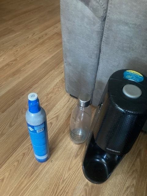 SodaStream bruiswatertoestel TERRA Met fles en nieuwe cylind, Ophalen of Verzenden, Zo goed als nieuw