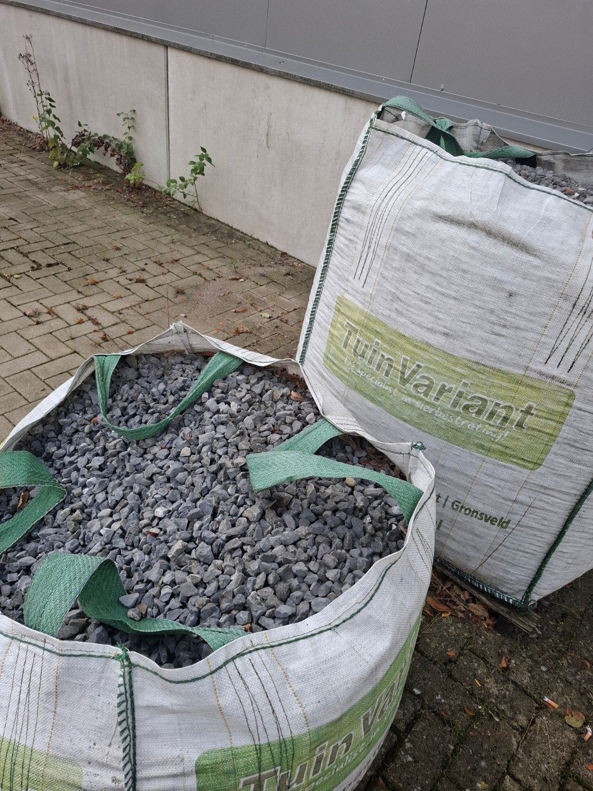 Kiezels: Ardenner split
140,- per m3 nieuwprijs

Gewicht ho, Tuin en Terras, Ophalen, Nieuw, Grijs, Split