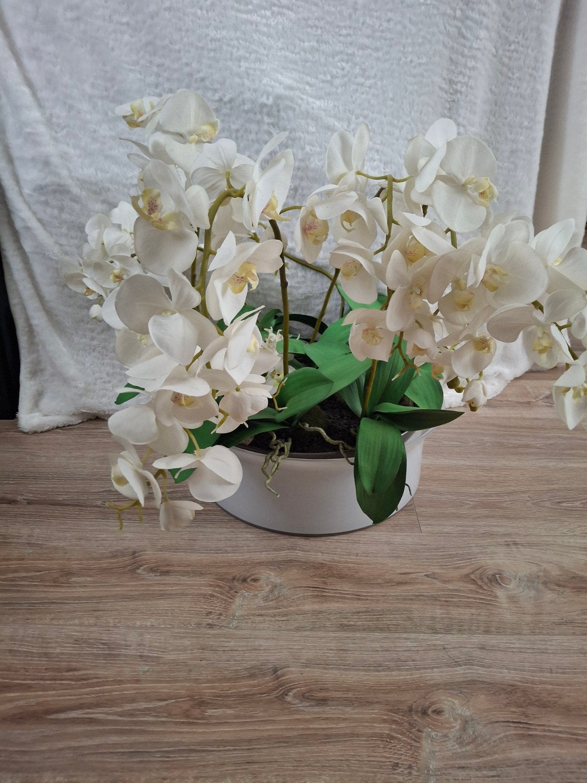 Prachtige kunst orchideeën in witte pot, Huis en Inrichting, Ophalen, Binnen, Met pot of vaas, Kunstbloem