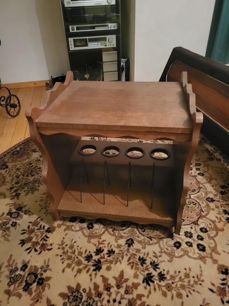 Vintage houten bijzettafel, lp of boeken rek, flessen houder, Ophalen