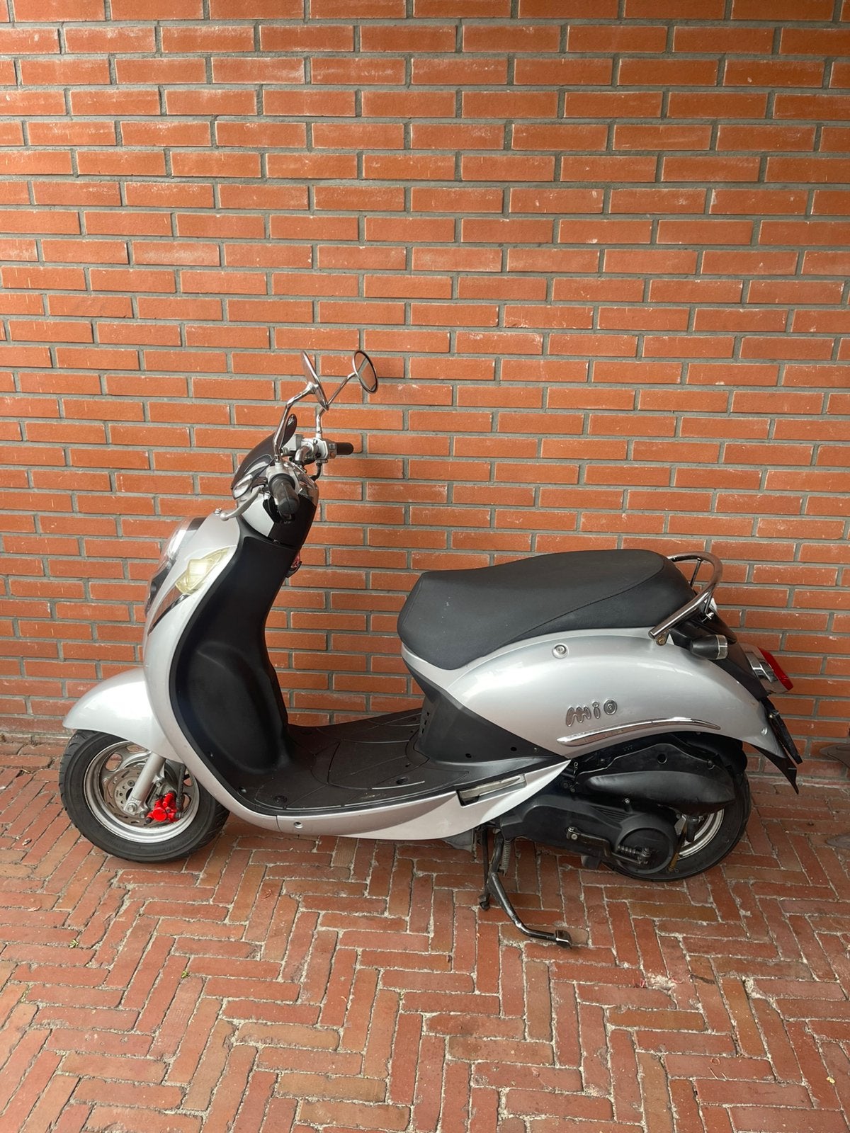 Sym mio 100cc (Brom) (Origineel), Fietsen en Brommers, Scooters | Piaggio, Zo goed als nieuw, Overige modellen, Maximaal 45 km/u