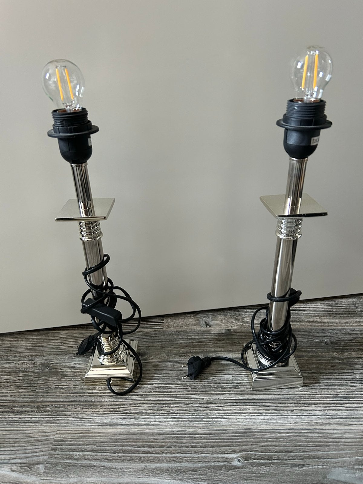 Set van 2 Zilveren Tafellampenvoeten met LED Lampen, Inclusief lichtbron, Metaal, Modern, Zilver