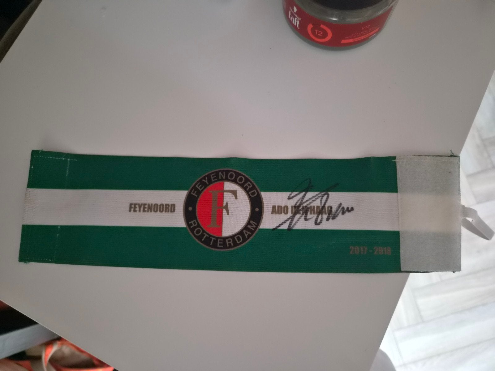 Feyenoord aanvoerdersband 2017-2018 met handtekening, Verzamelen, Sportartikelen en Voetbal, Ophalen of Verzenden, Zo goed als nieuw