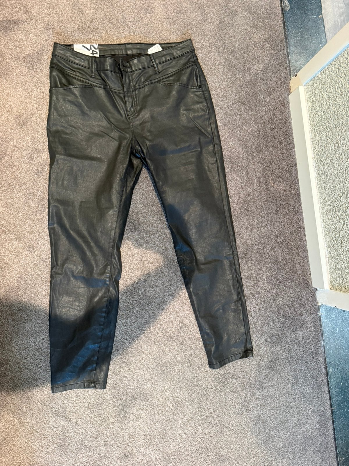 Opus zwarte gecoate jeans Evita maat 42/28 Echt zgan, Ophalen of Verzenden, Zo goed als nieuw, Zwart, W33 - W36 (confectie 42/44)