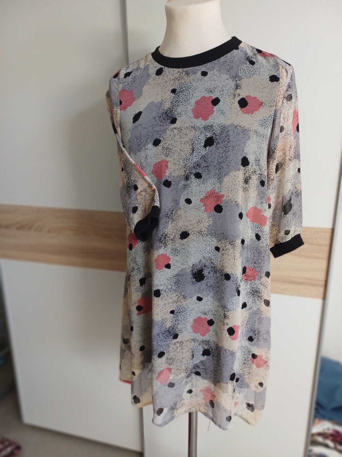 Nümph jurk met abstracte print, maat 36 (S), Kleding | Dames, Jurken, Zo goed als nieuw, Maat 36 (S), Grijs, Boven de knie, Ophalen of Verzenden