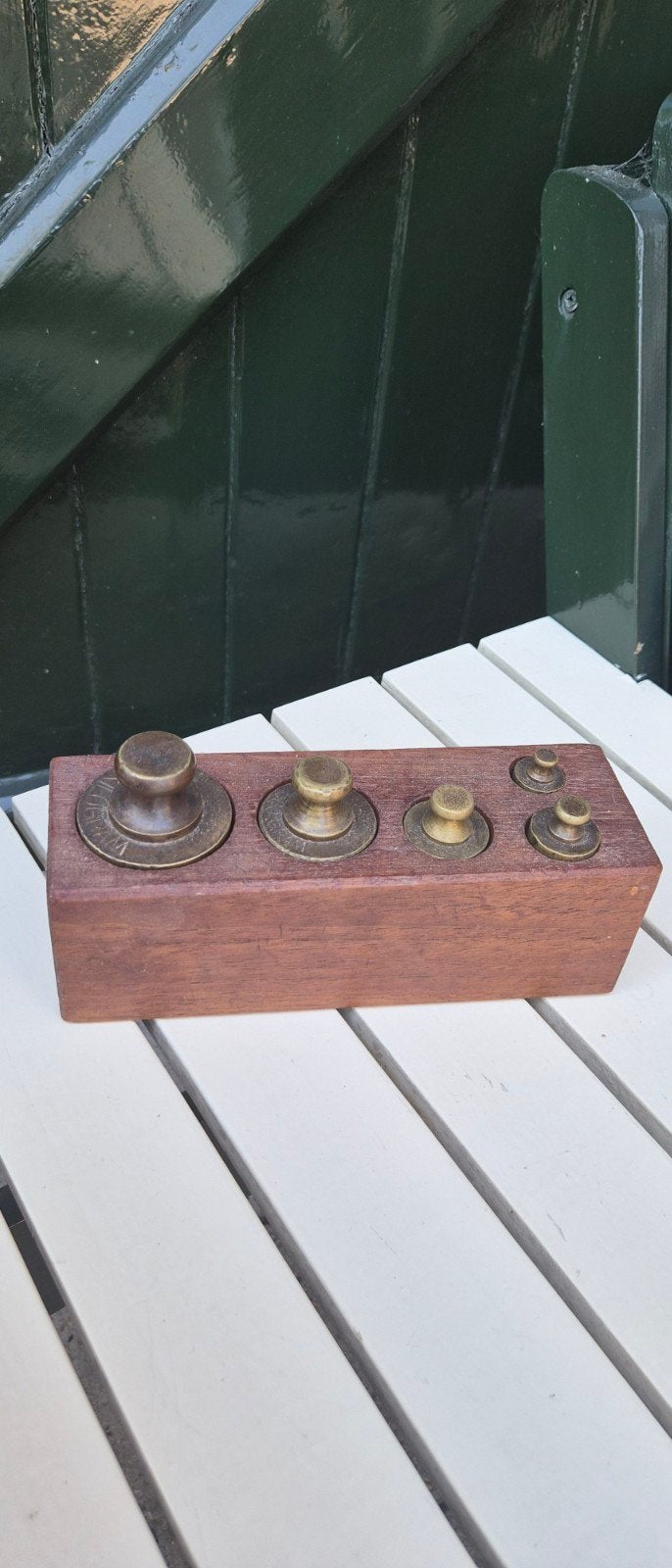 Oude geijkte gewichten blok in houten houder, Antiek en Kunst, Ophalen of Verzenden