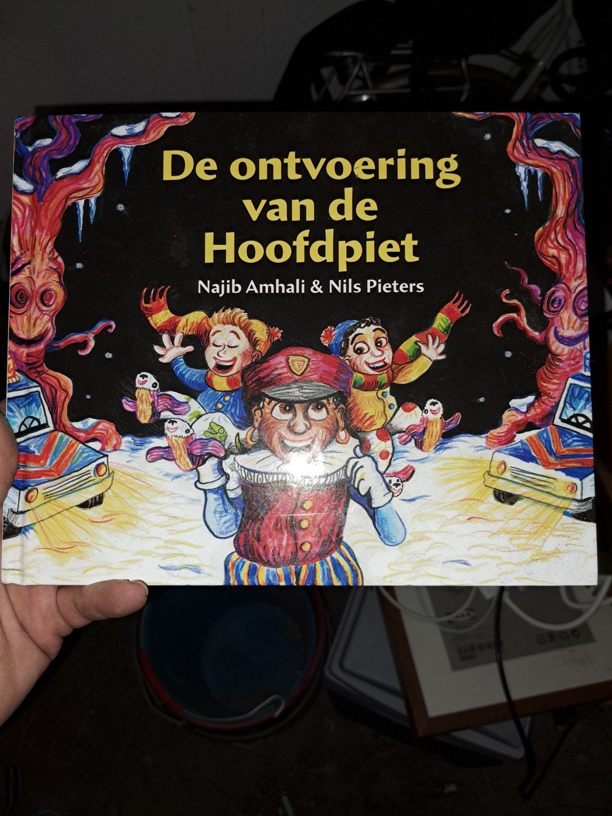 De ontvoering van de Hoofdpiet - Najib Amhali & Nils Pieters, Ophalen of Verzenden, Zo goed als nieuw, Najib Amhali & Nils Pieters