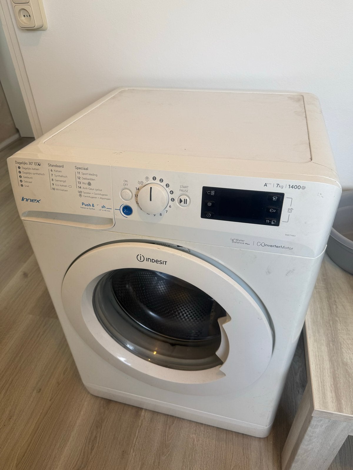 Indesit Wasmachine 7kg 1400 toeren - Binnenkant schoonmaken, Ophalen, Gebruikt, Voorlader, 85 tot 90 cm