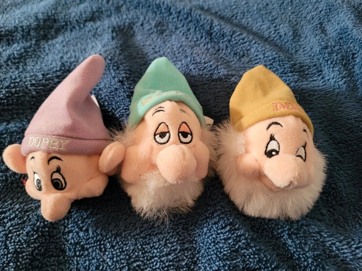 Set van 3 Sneeuwwitje Dwergen vingerpoppetjes - Disney, Kinderen en Baby's, Disney, Overige typen, Ophalen of Verzenden, Meerkleurig