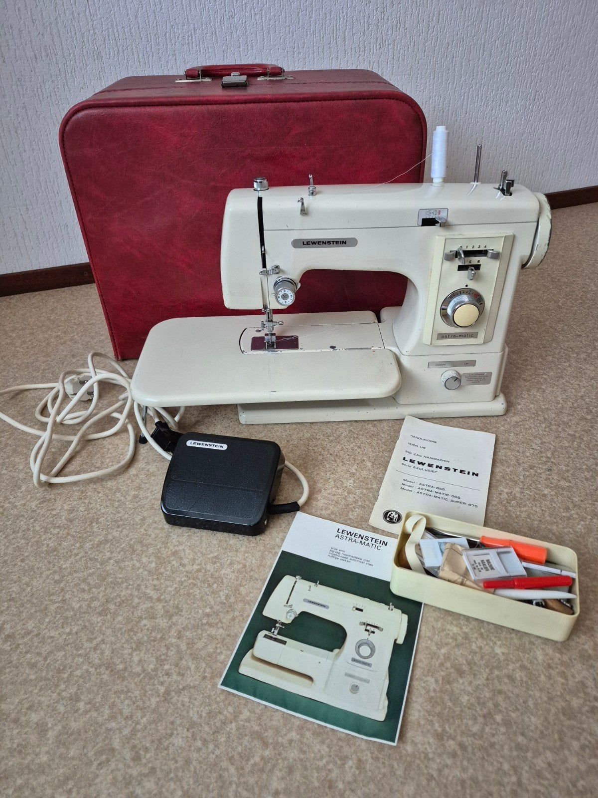 Lewenstein Astra Matic 8658 Naaimachine incl. opbergkoffer, Hobby en Vrije tijd, Ophalen, Gebruikt, Naaimachine, Lewenstein