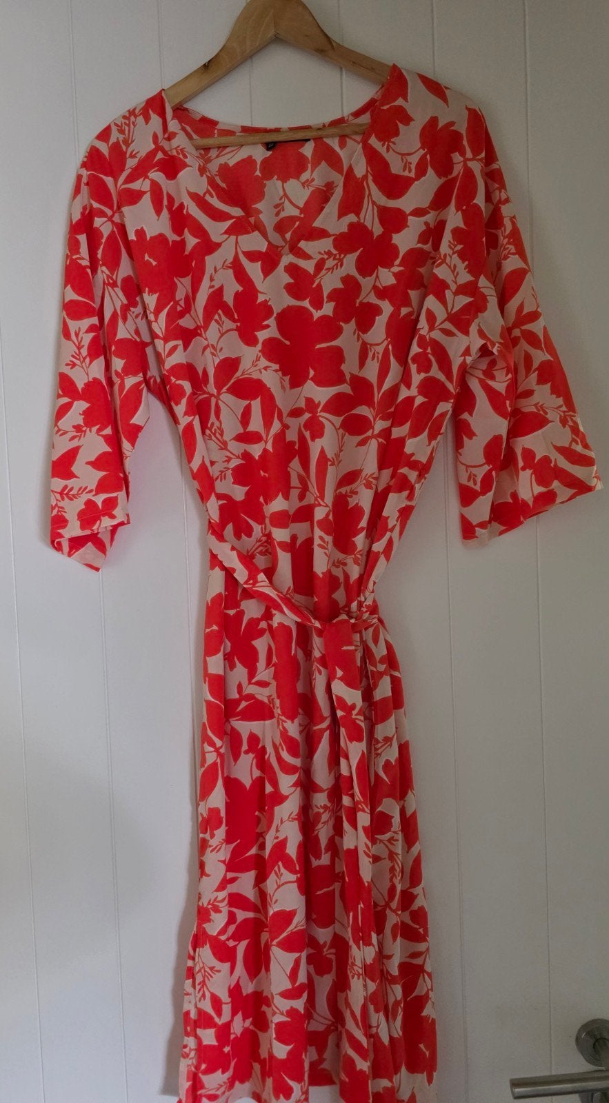 Norah Jurk met Bloemenprint en Strikceintuur, Kleding | Dames, Jurken, Maat 38/40 (M), Ophalen of Verzenden, Zo goed als nieuw