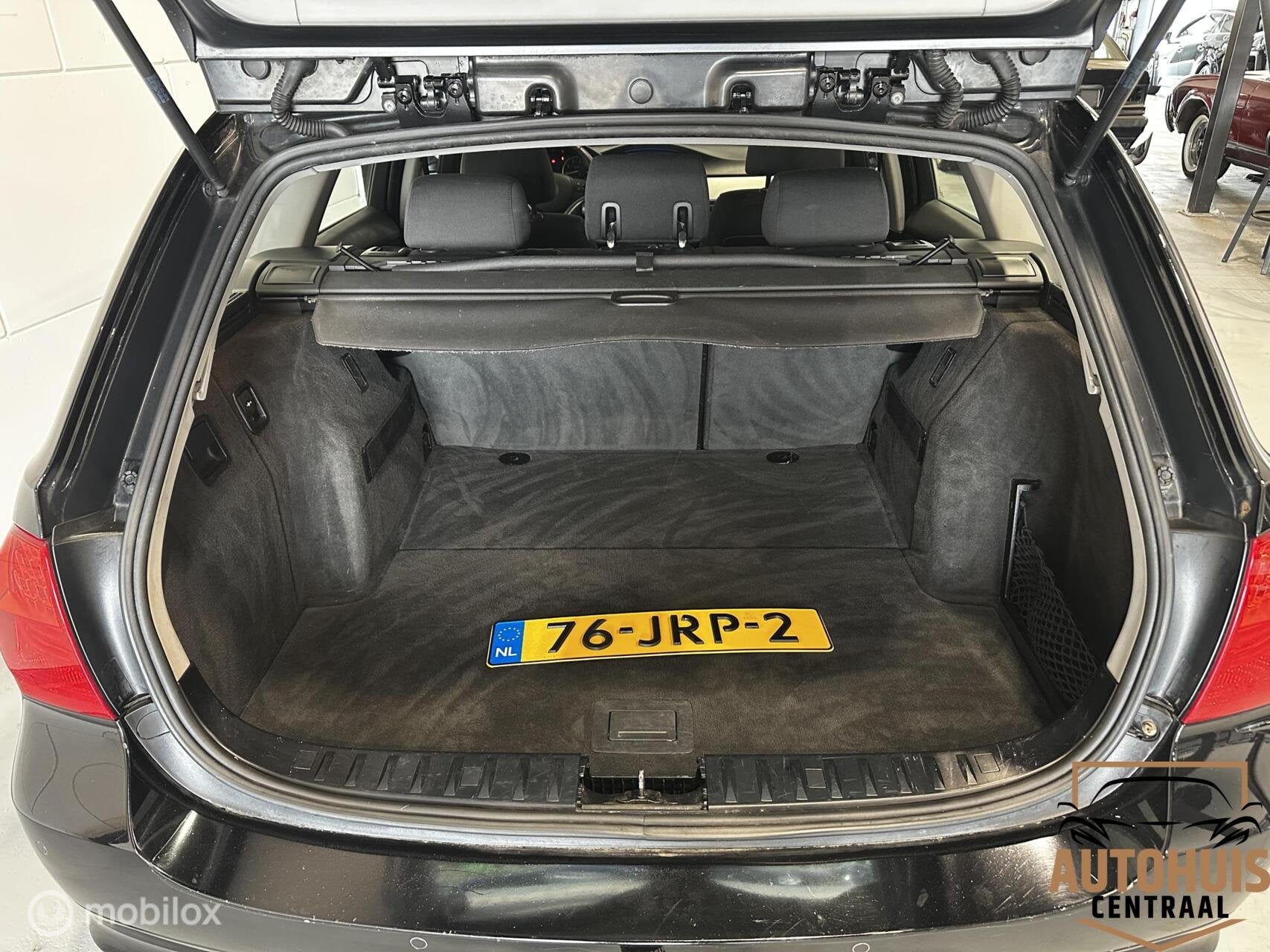 Foto 22 van BMW 3-serie Touring 318i Business Line*NwAPK*Trekhaak*Navi