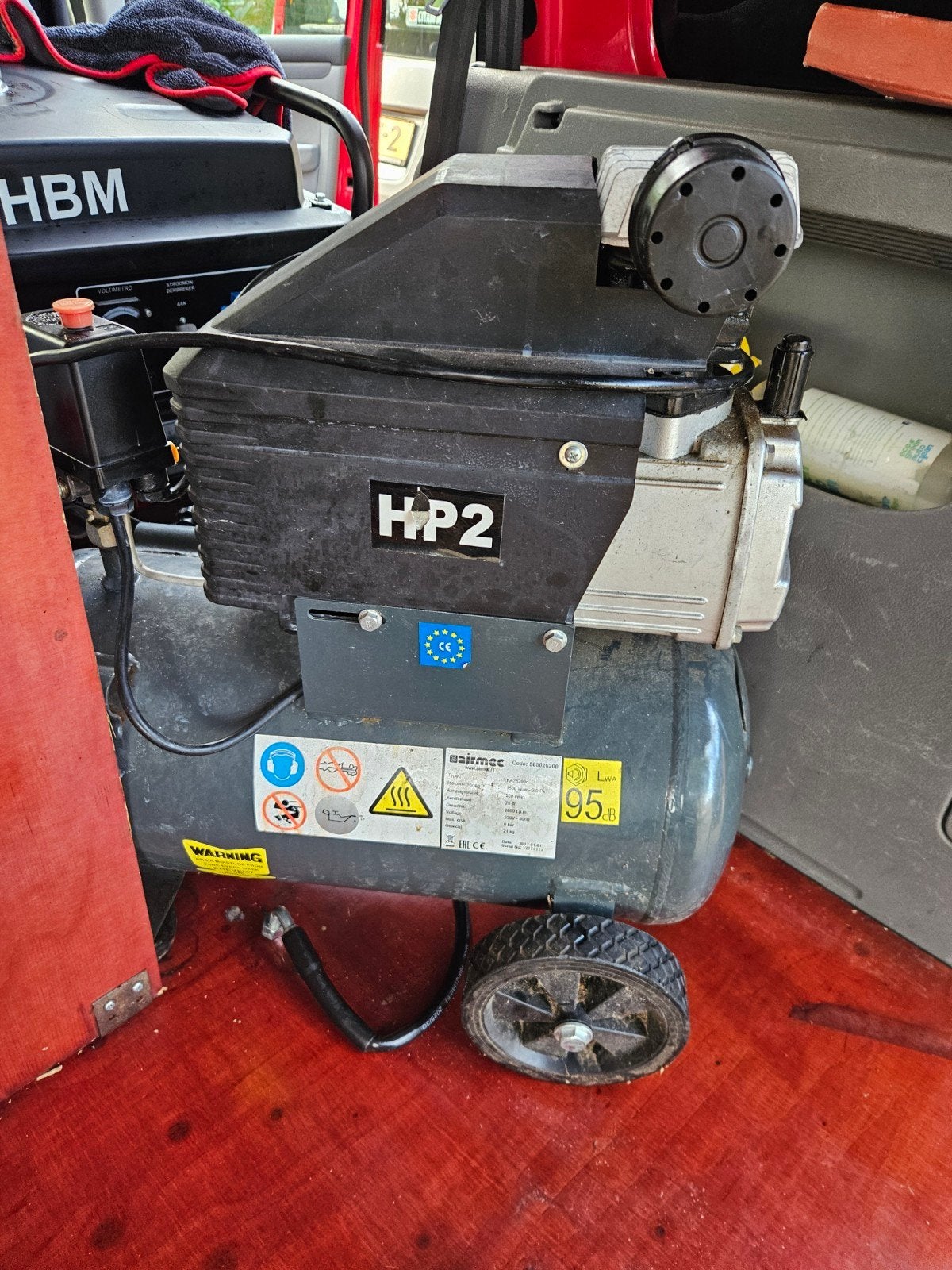 Airmec KA25200c Luchtcompressor 25L 8 bar, Doe-het-zelf en Verbouw, Ophalen, Gebruikt, 6 tot 10 bar, Minder dan 200 liter/min