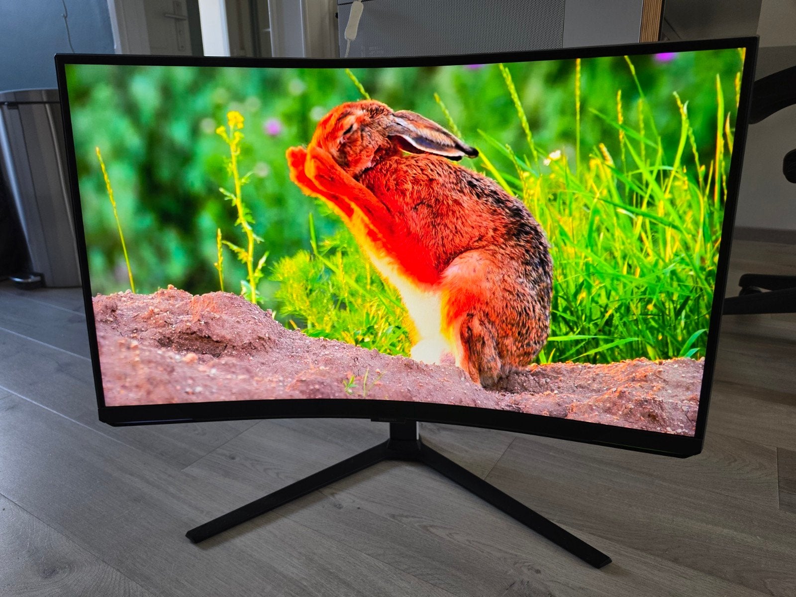Foto 7 van Samsung Odyssey Neo G8 S32BG850NP Curved 240Hz Monitor