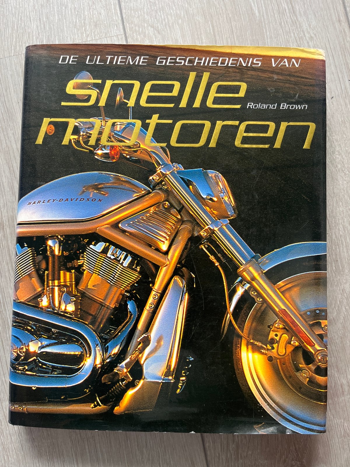 De Ultieme Geschiedenis van Snelle Motoren - Roland Brown, Ophalen of Verzenden, Zo goed als nieuw, Algemeen