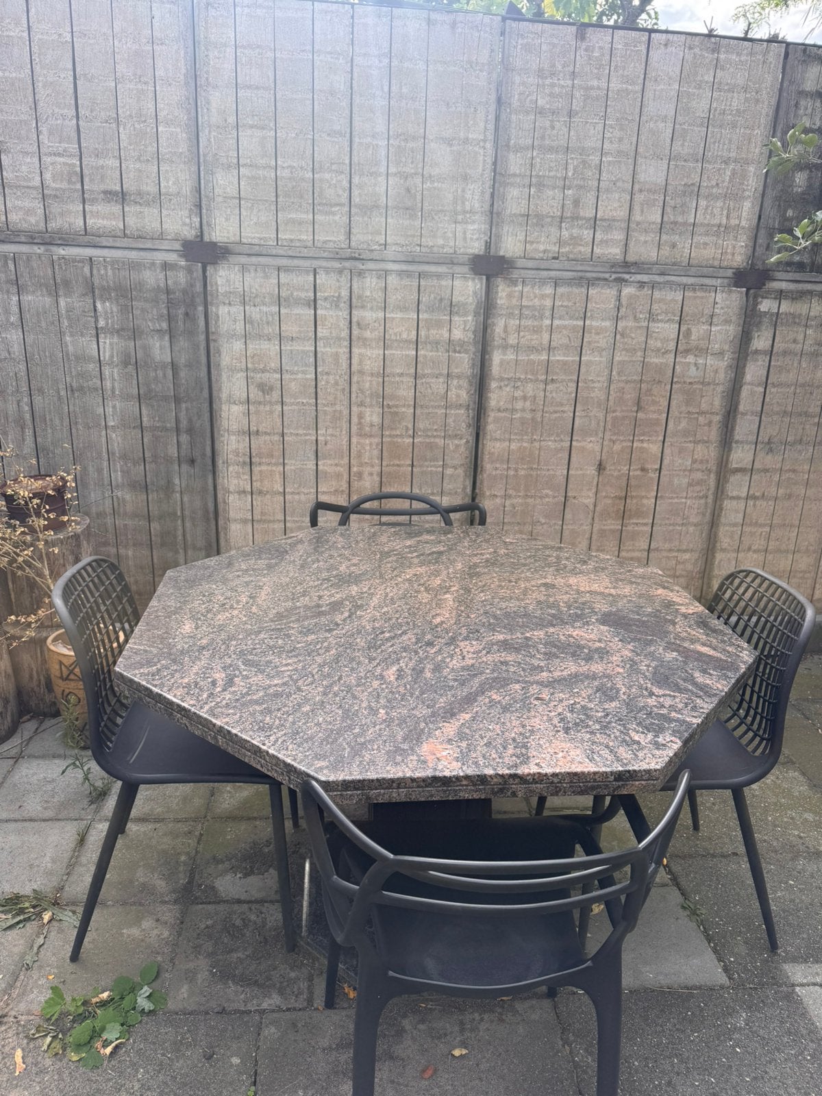 Granieten tuintafel Ø ca. 117 cm – natuursteen, Tuin en Terras, Ophalen of Verzenden, Zo goed als nieuw, Rechthoekig, Overige materialen