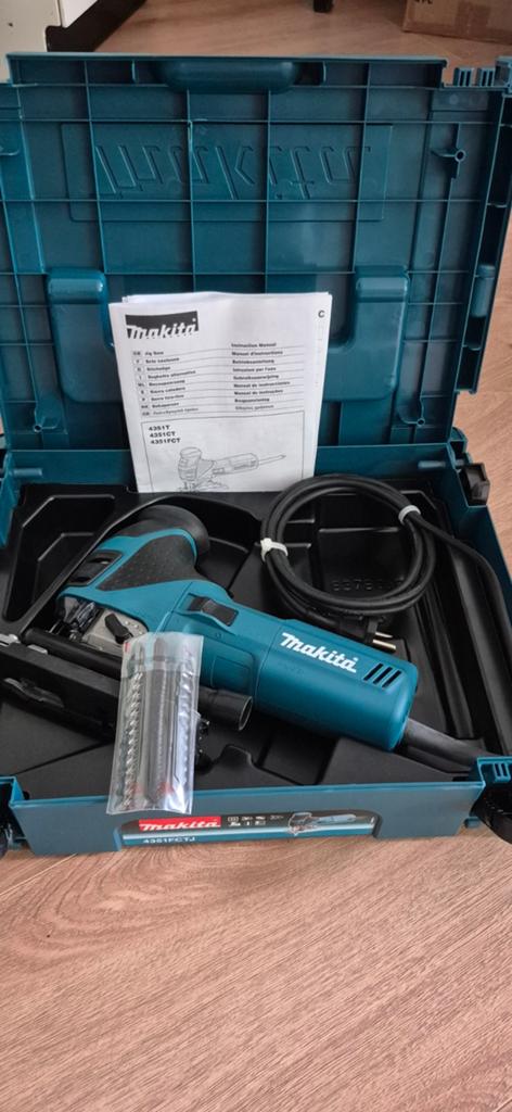 Makita 4351FCTJ Decoupeerzaag in Mbox, Nieuw, 600 tot 1200 watt, Ophalen of Verzenden, Makita