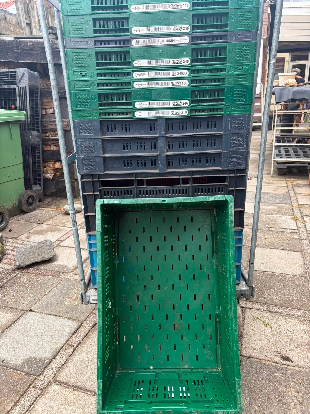 12 gebruikte opvouwbare en stapelbare kratten., Doe-het-zelf en Verbouw, Kratten en Dozen, Ophalen, Gebruikt, 50 tot 75 cm, Minder dan 35 cm