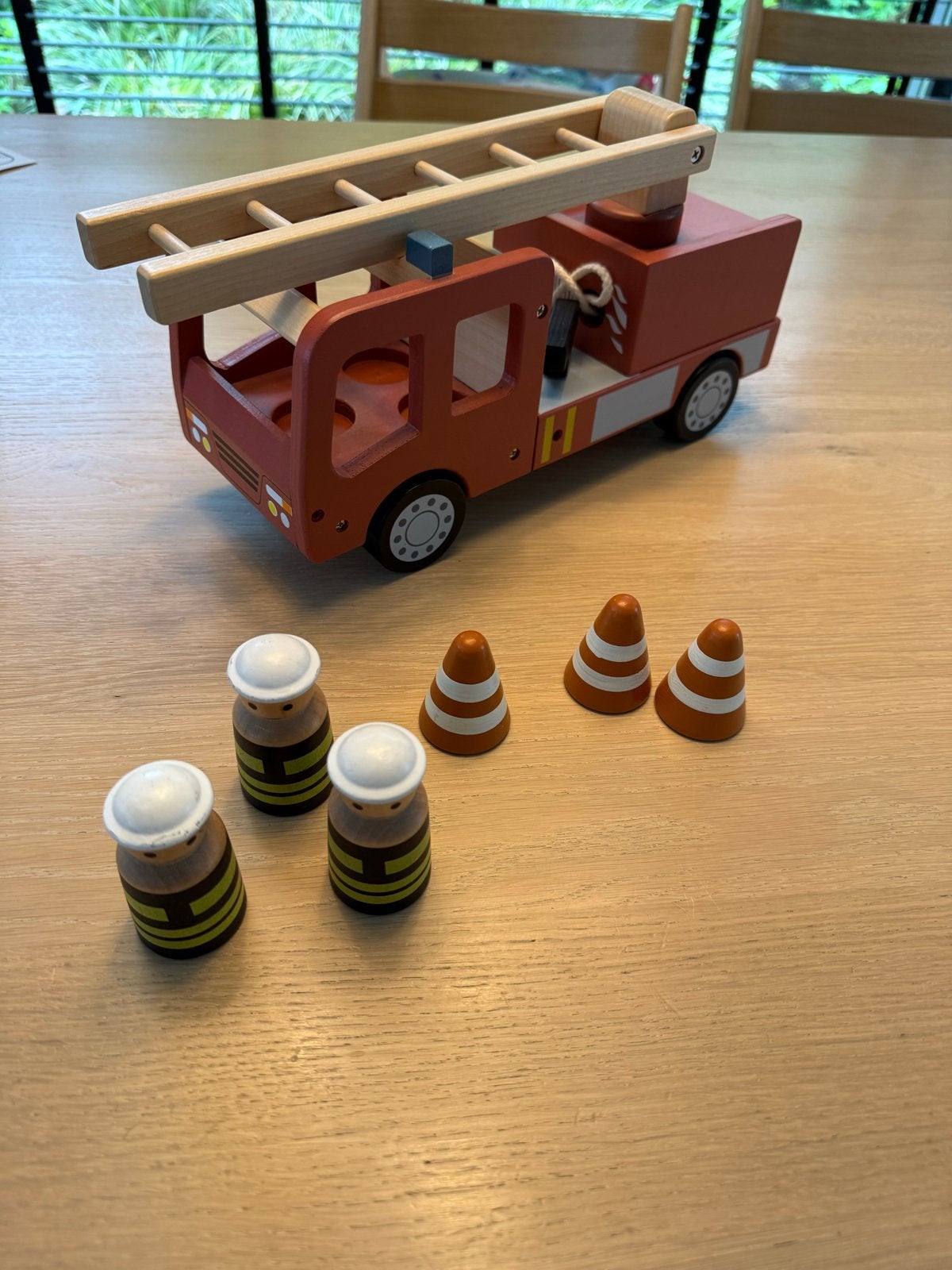 Houten brandweerauto Kid's Concept met accessoires, Ophalen of Verzenden, Zo goed als nieuw, Overige typen