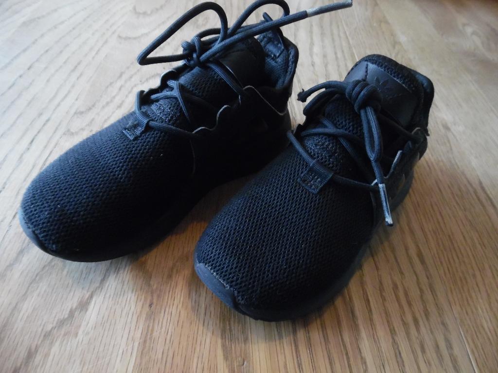kinder sneakers Adidas zwart maat 29.5 in zeer goede staat, Adidas, Jongen of Meisje, Schoenen, Ophalen of Verzenden