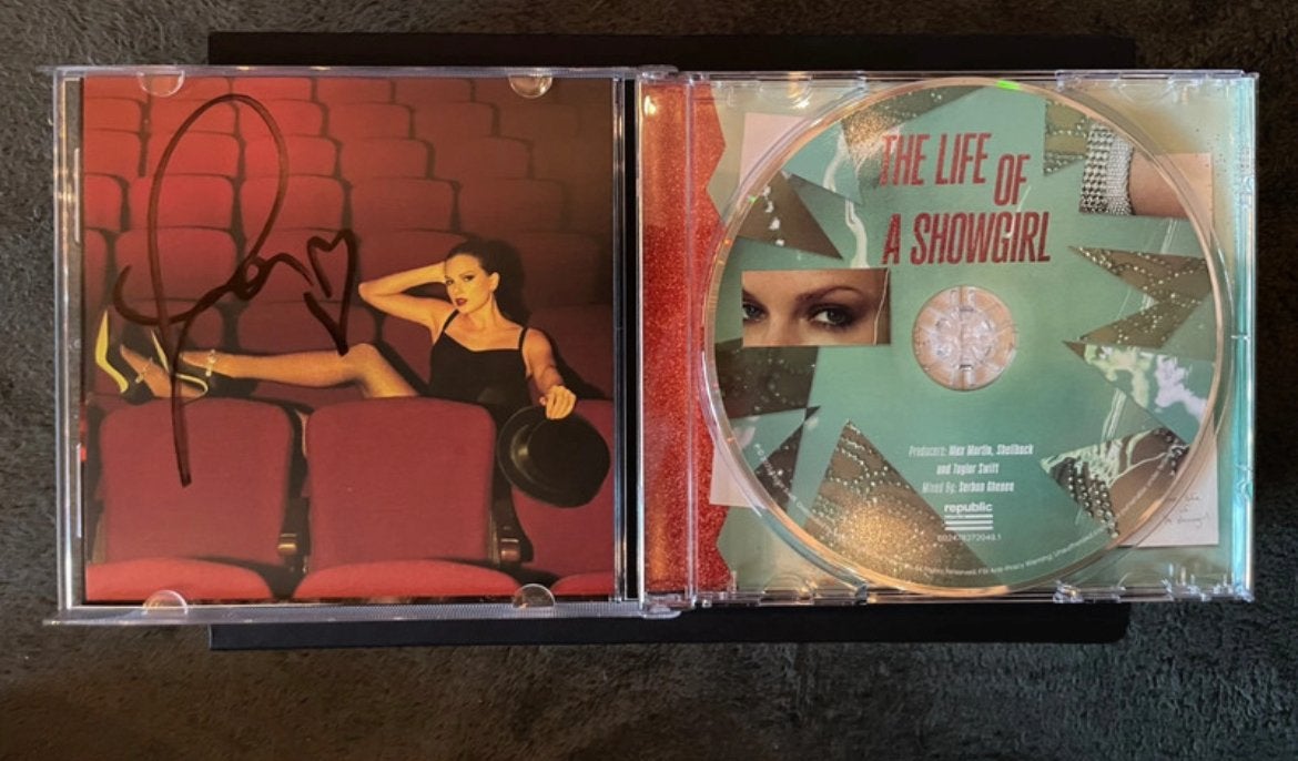 Signed The life of a showgirl Taylor Swift, Singer-songwriter, Ophalen of Verzenden, Zo goed als nieuw, Verzamelalbum