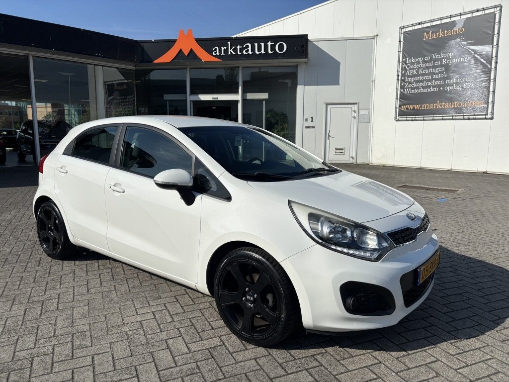 Kia Rio 1.2 CVVT Super Pack Cruise Climate Bluetooth Parkeer, Auto's, Kia, 21 km/l, Euro 5, 4 cilinders, Wit