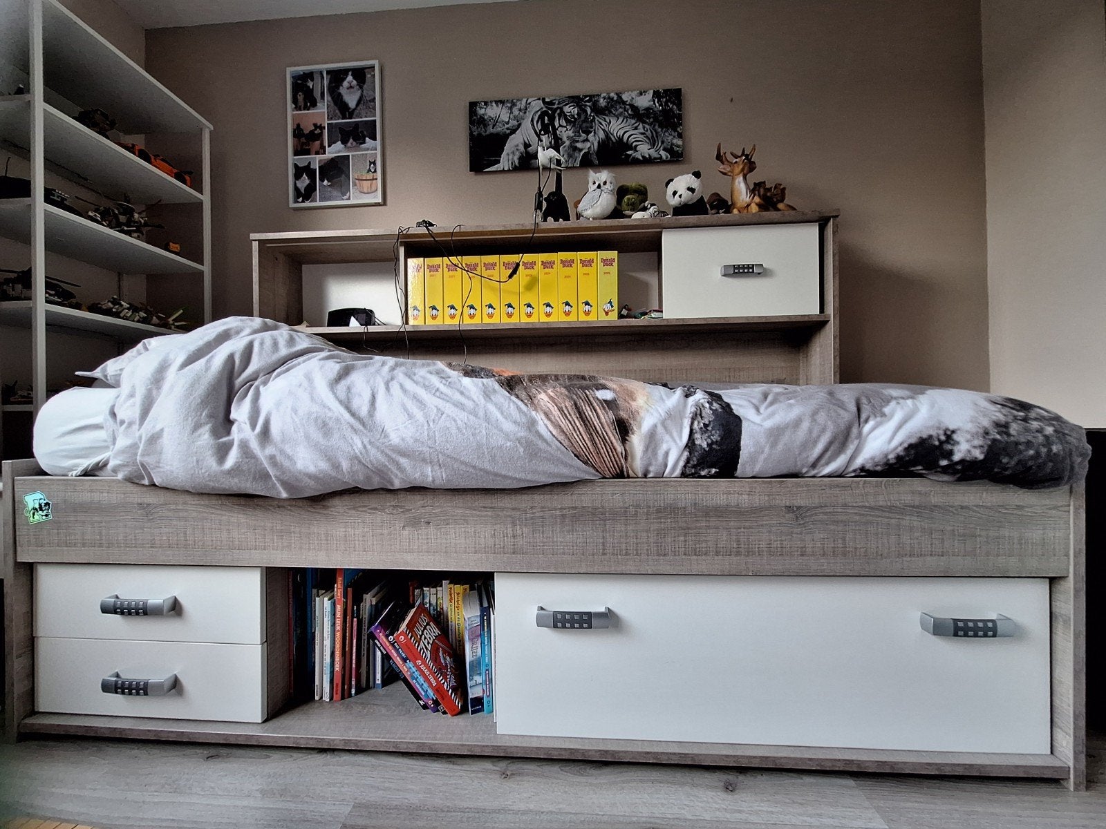 Kajuitbed "Pep" van Beter Bed met bedkast en opbergruimte, Gebruikt, 90 cm, Eenpersoons, Bruin