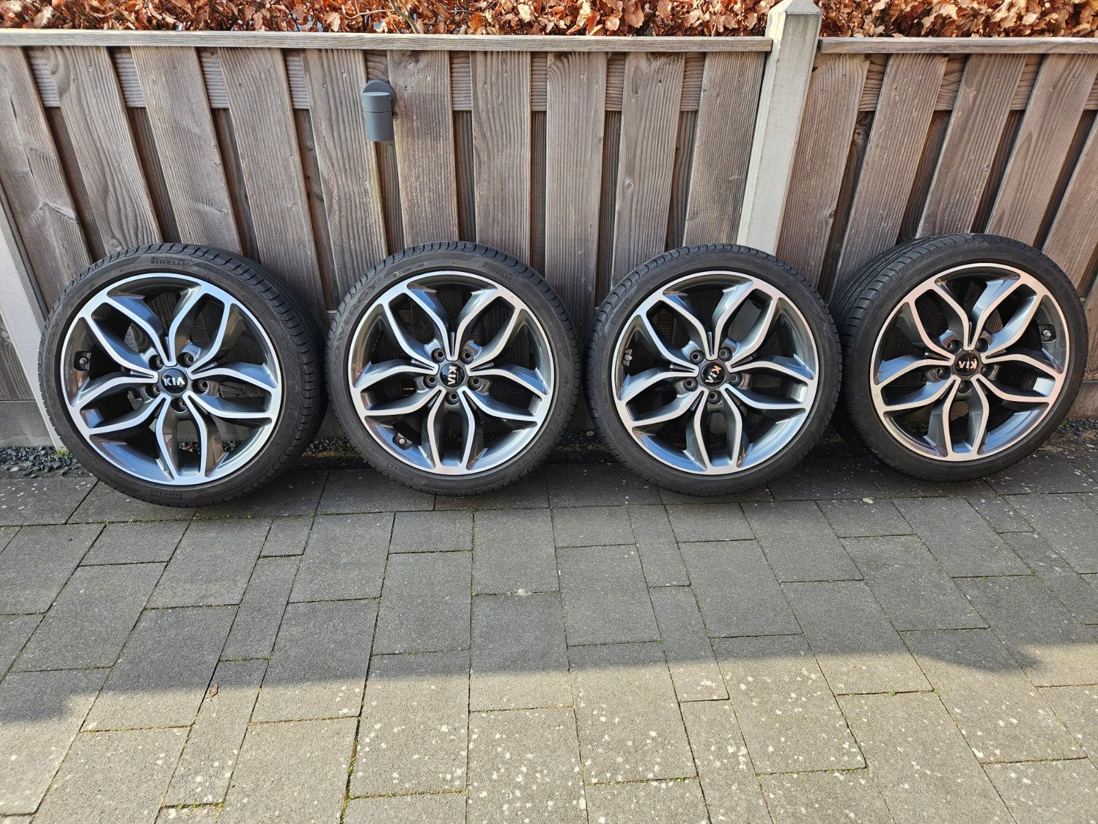 Kia velgen met Pirelli zomerbanden 225/40 R18, Ophalen, 18 inch, Gebruikt, Banden en Velgen