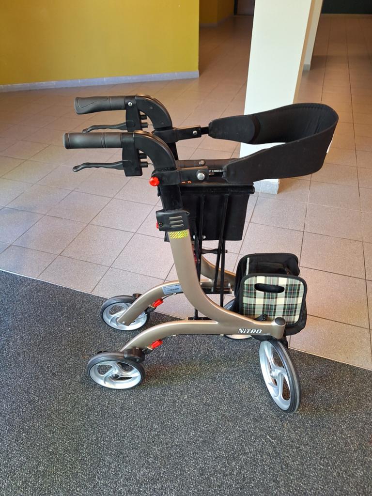 Foto 14 van Rollator lichtgewicht drive/nitro lees beschrijving NWST