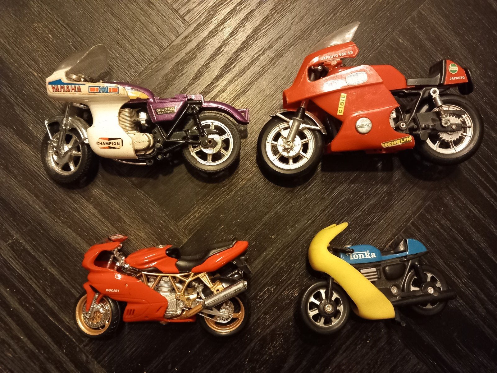 Set van 4 diverse modelmotoren - Gebruikt, Gebruikt, 1:50 of kleiner, Overige typen, Onbekend