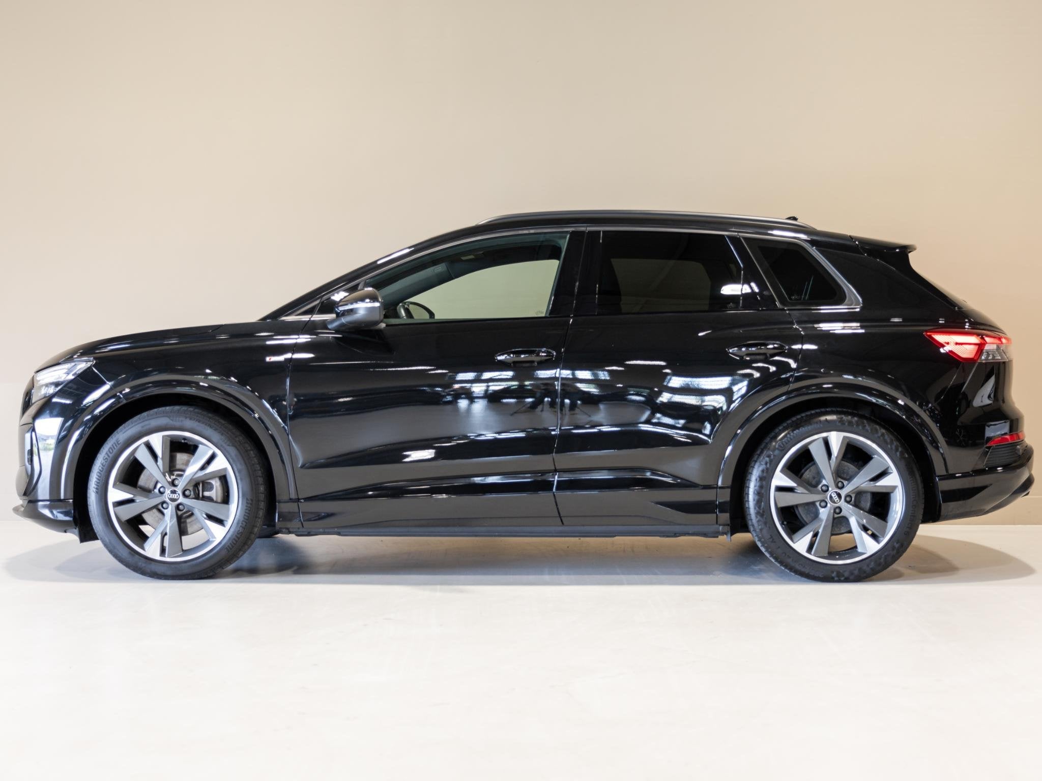 Audi Q4 e-tron 40 S-Line Competition 77 kWh SOH 93% / 204pk, Auto's, Automaat, Dealer onderhouden, Achterwielaandrijving, Gebruikt