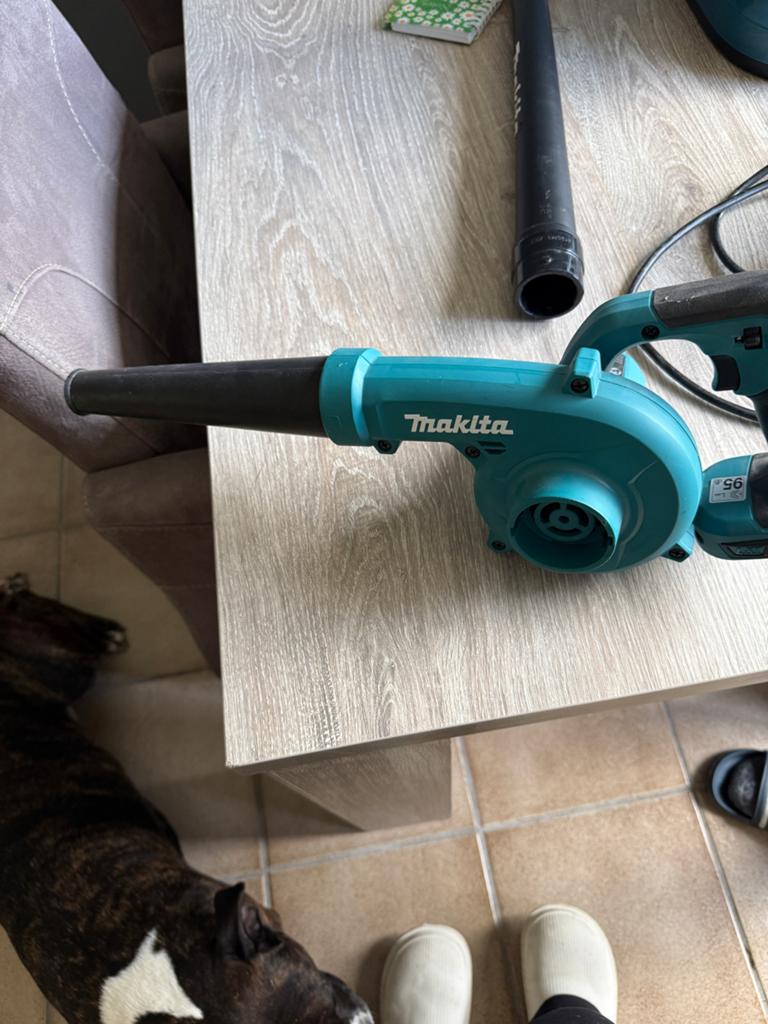Makita bladblazer, Tuin en Terras, Bladblazers, Ophalen, Met neuswiel, Zo goed als nieuw, Accu