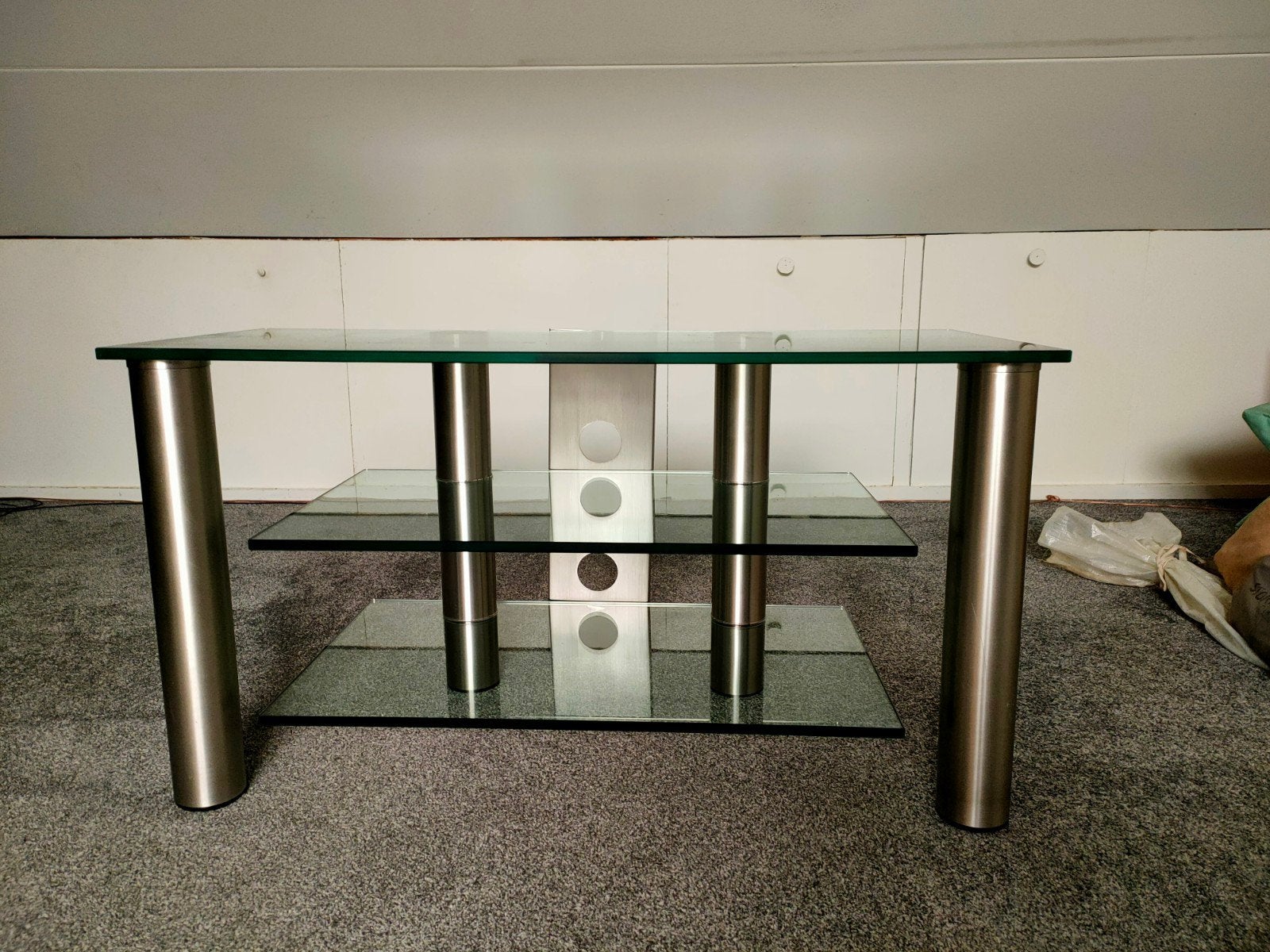 Glazen TV-meubel met metalen poten, Ophalen, 100 tot 150 cm, Zo goed als nieuw, Glas
