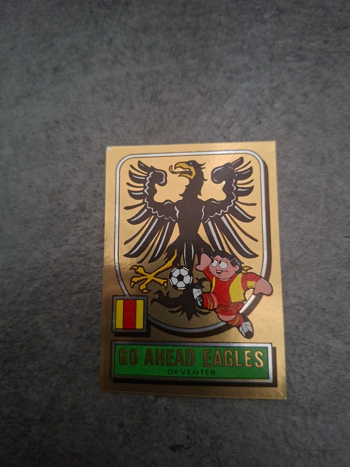 Panini sticker Voetbal 82. Embleem Go Ahead Eagles., Ophalen of Verzenden, Zo goed als nieuw, Sticker