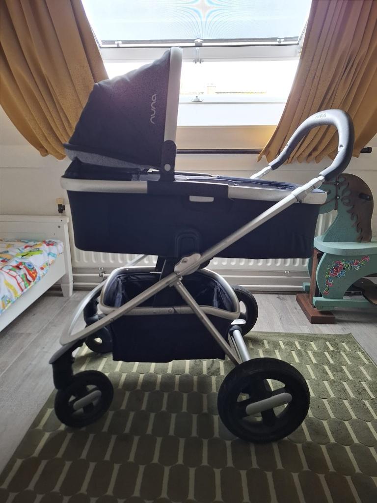 Nuna kinderwagen 2-in-1 met extra's, Kinderen en Baby's, Kinderwagens en Combinaties, Gebruikt, Combiwagen, Verstelbare duwstang