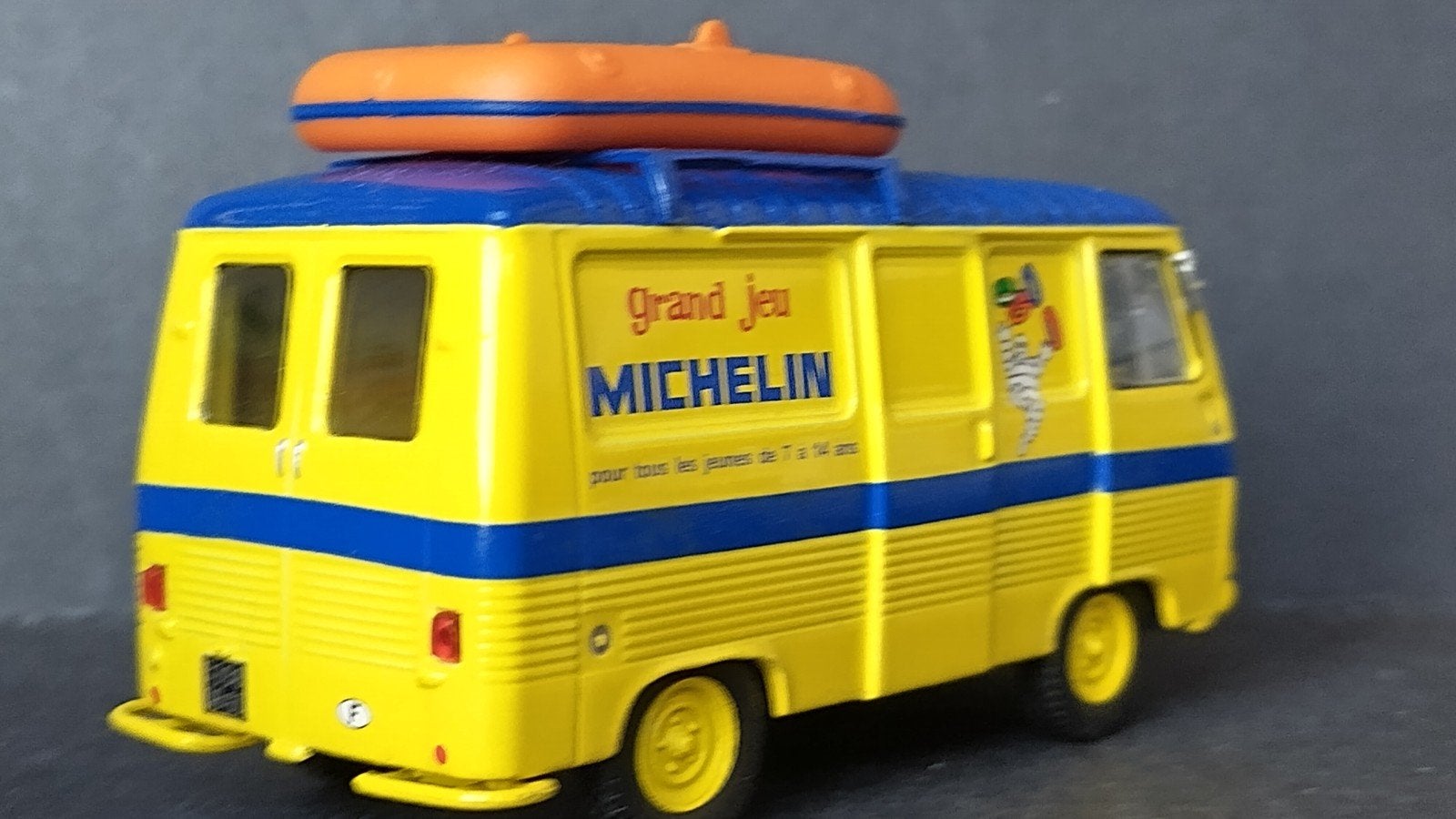 Peugeot J7 Michelin Jeu De Plage 1:43 Altaya Pol, Overige merken, Auto, Verzenden, .