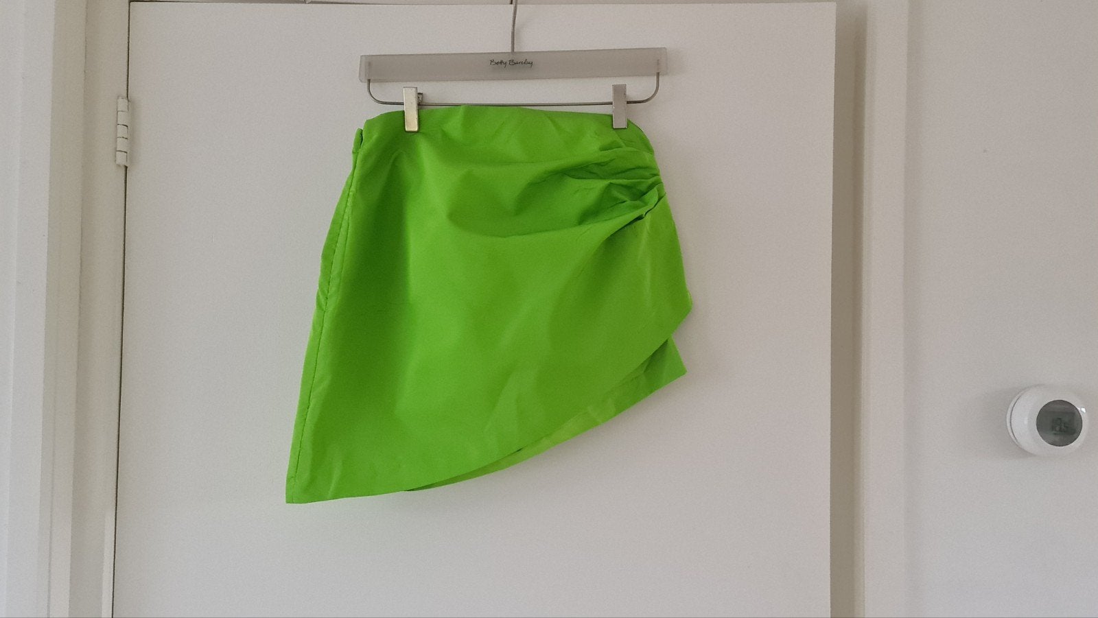 Groen rokje M Zara felgroen skirt asymmetrisch minirokje, Maat 38/40 (M), Zara, Ophalen of Verzenden, Zo goed als nieuw
