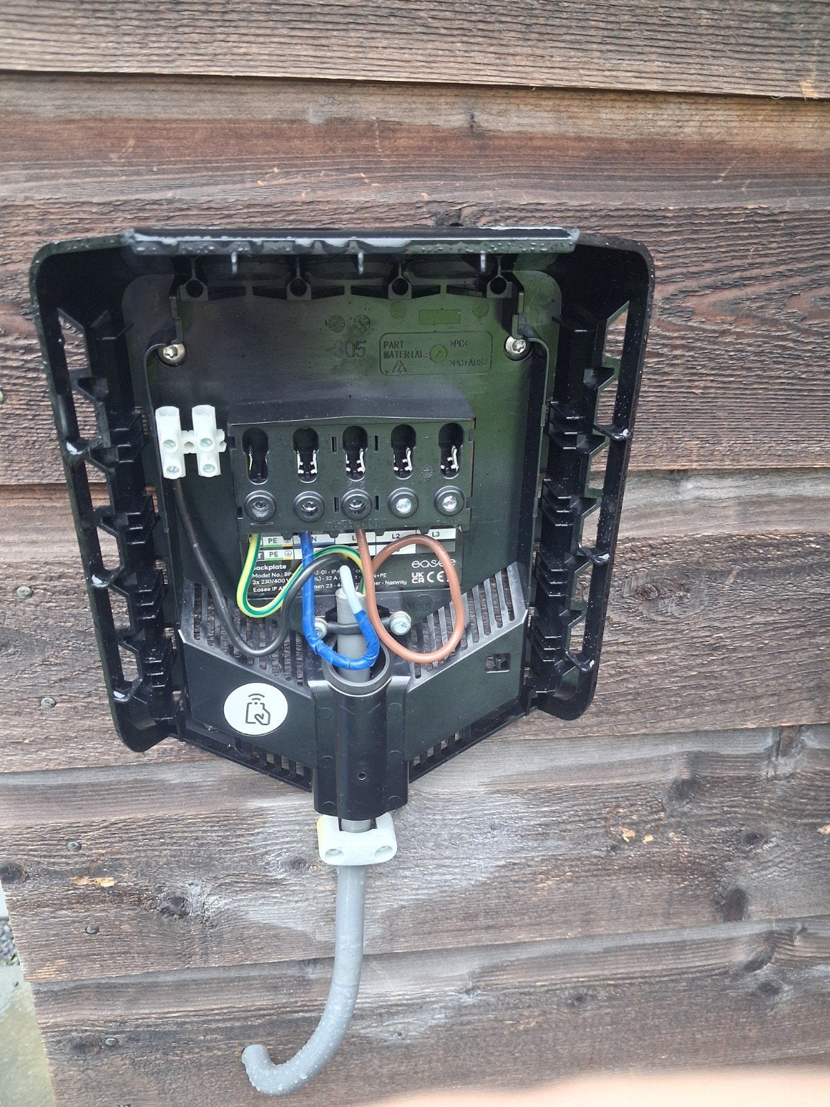 Gezocht: backplate voor Easee light laadpaal, Ophalen of Verzenden, Laadpaal