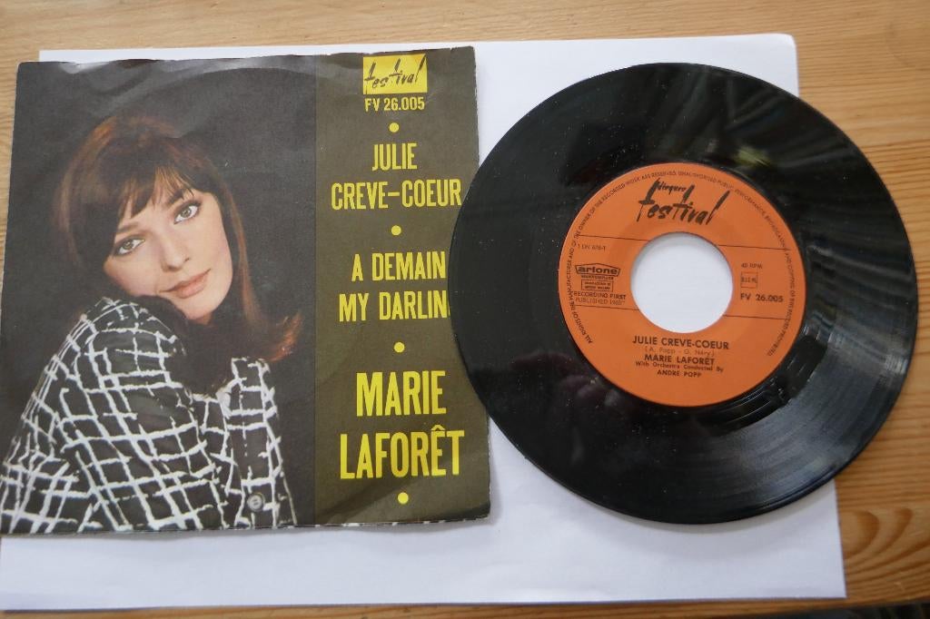 Single: Marie Laforêt – Julie Creve-Coeur, Ophalen of Verzenden, 1960 - 1969, Gebruikt, Overige formaten